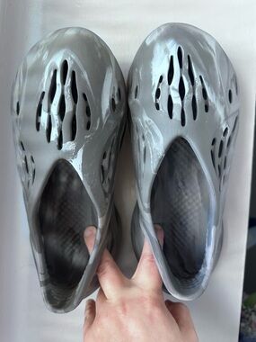 Adidas Yeezy Foam RNR Runner MX Granite 2024 Size 5 Men’s / Youth (GS) - No Box